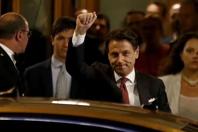 giuseppe conte esce dal senato 1