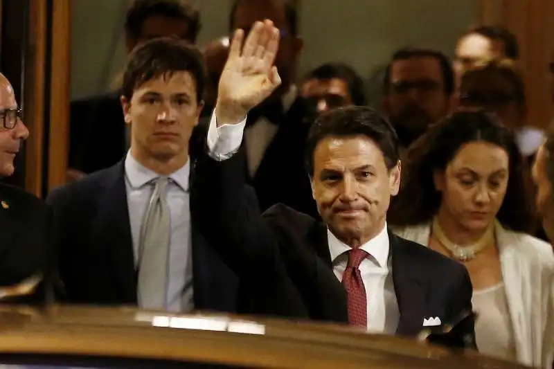 giuseppe conte esce dal senato