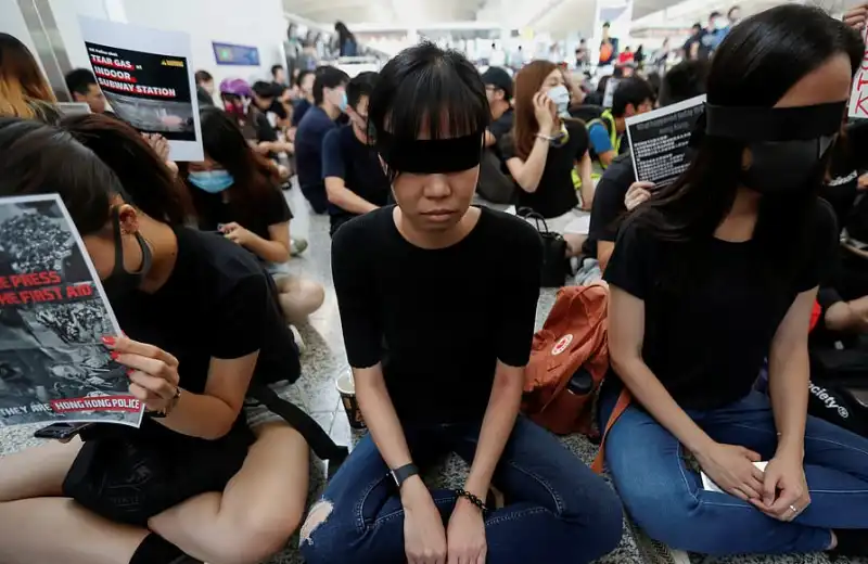 hong kong aeroporto protesta