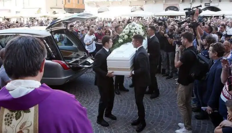 i funerali di nadia toffa 5