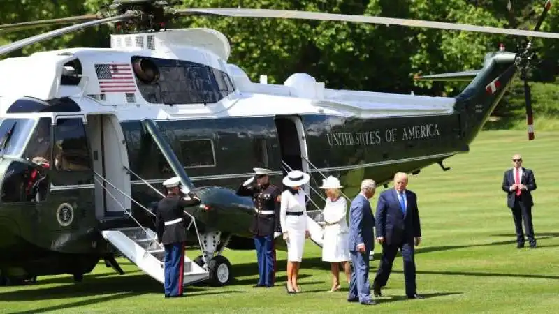 i trump in visita a buckingham palace 5