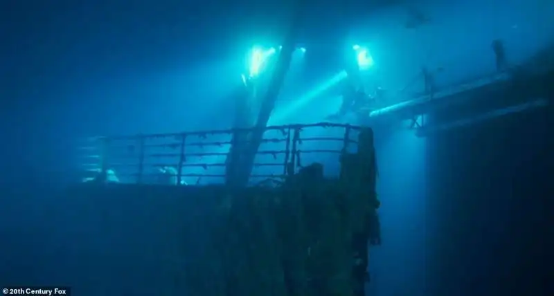 il relitto del titanic nel 1997   dal film di james cameron