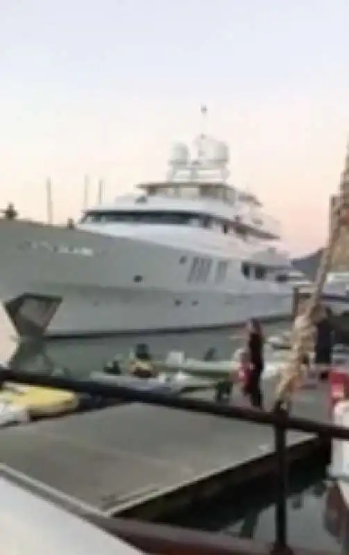 incidente del mega yacht in australia 10