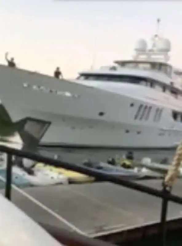 incidente del mega yacht in australia 2