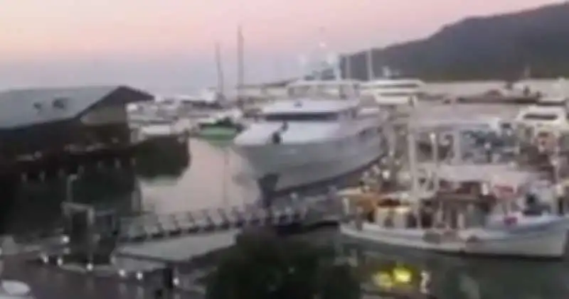 incidente del mega yacht in australia 8