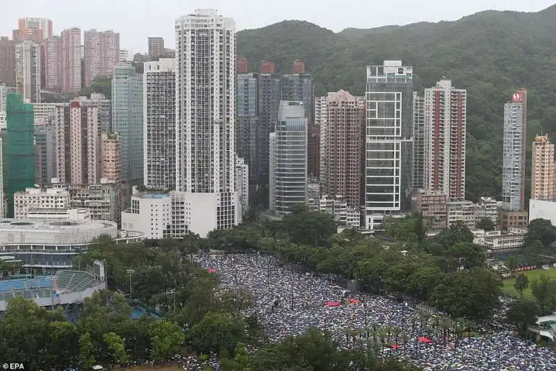 le proteste di hong kong contro la cina   in piazza quasi 2 milioni di persone   agosto 2019 9