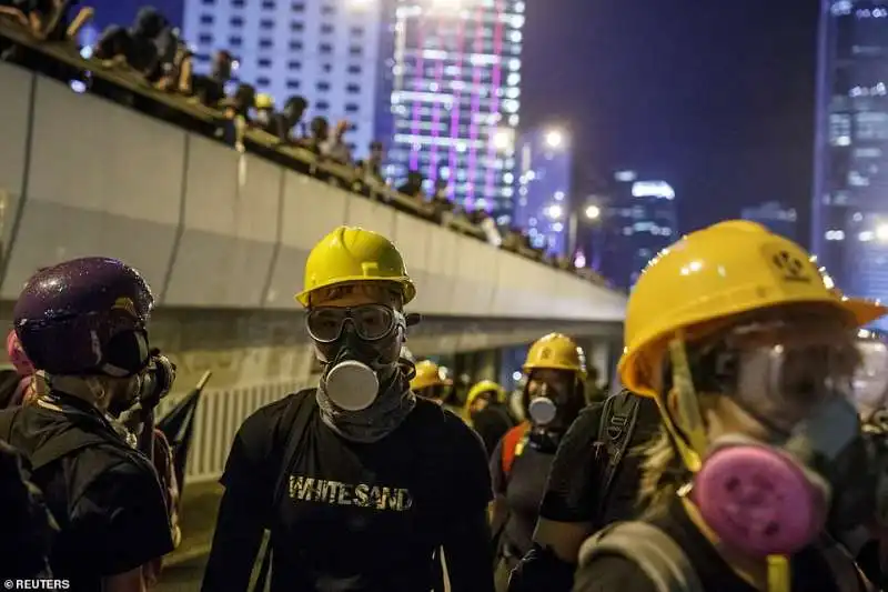 le proteste di hong kong contro la cina   in piazza quasi 2 milioni di persone   agosto 2019 16