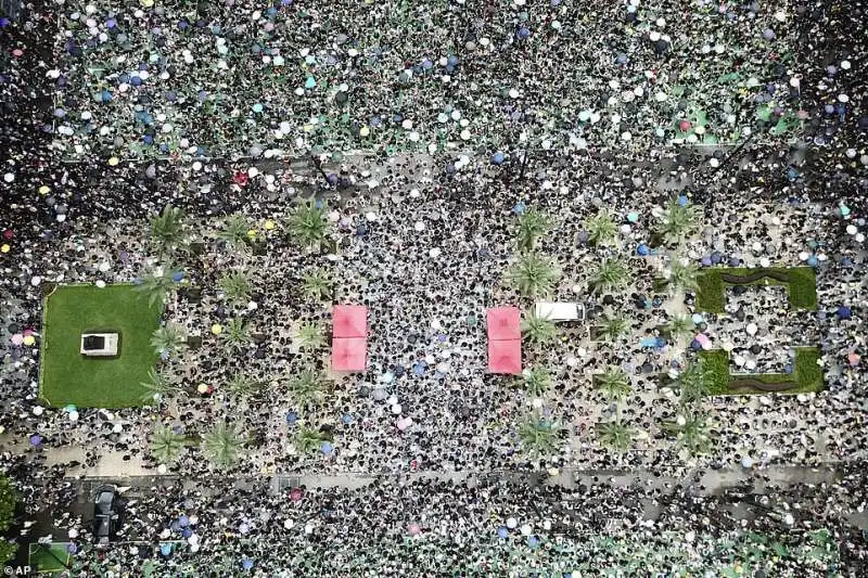 le proteste di hong kong contro la cina   in piazza quasi 2 milioni di persone   agosto 2019 3