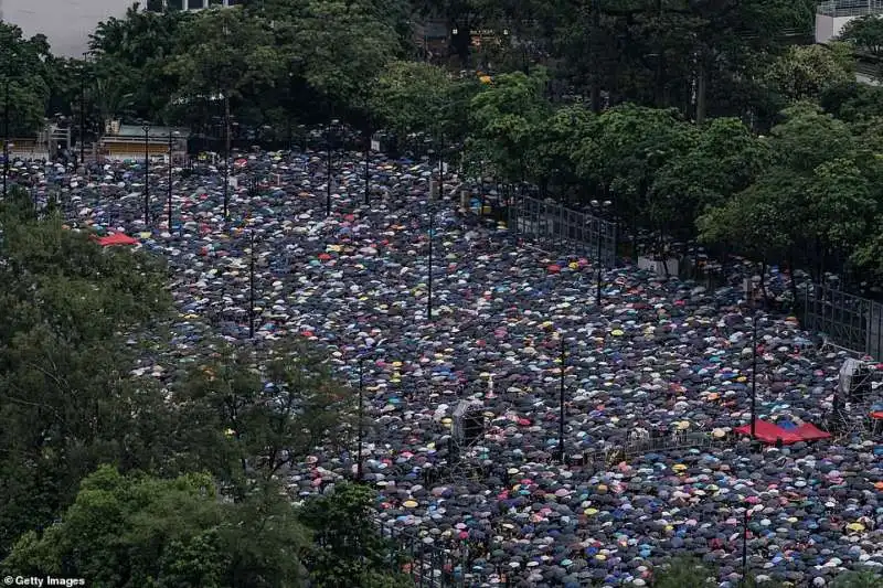 le proteste di hong kong contro la cina   in piazza quasi 2 milioni di persone   agosto 2019 6