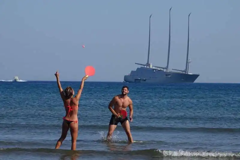 lo sbarco degli ospiti di andrei melnichenko all'argentario 2