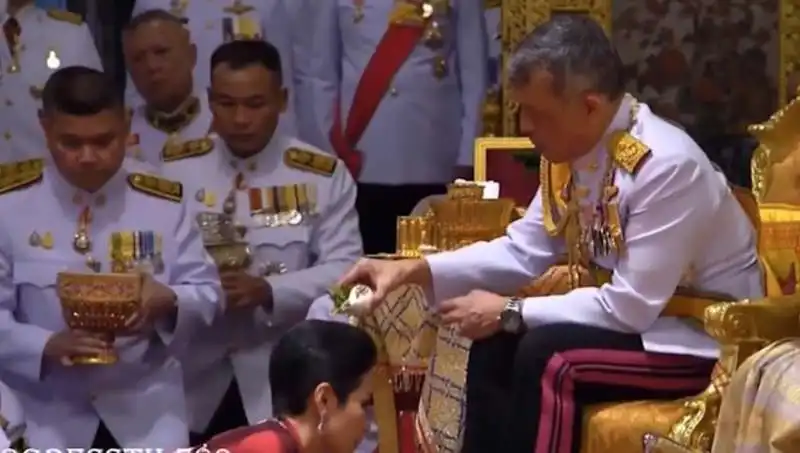 maha vajiralongkorn e sineenat wongvajirapakdi 1