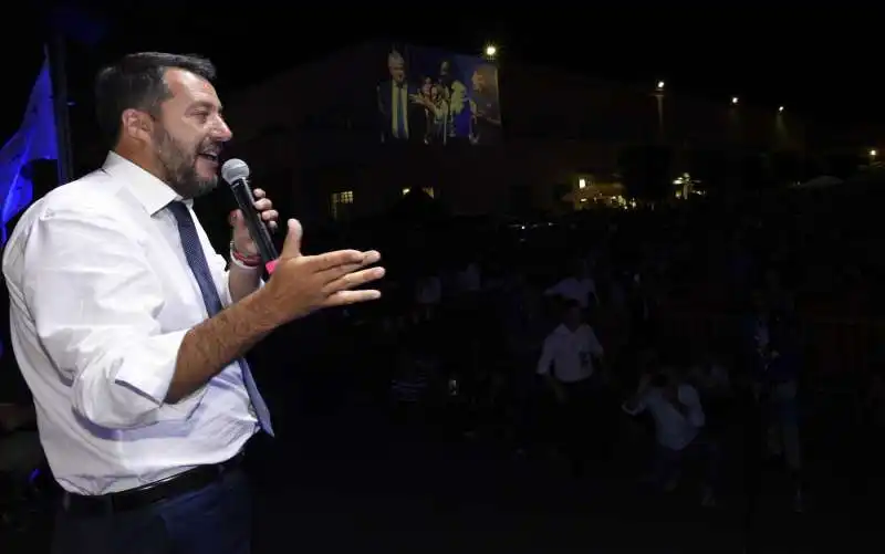 matteo salvini a sabaudia 3