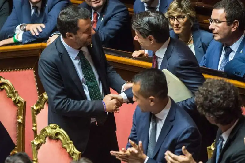 matteo salvini e giuseppe conte in senato prima del discorso del premier 2