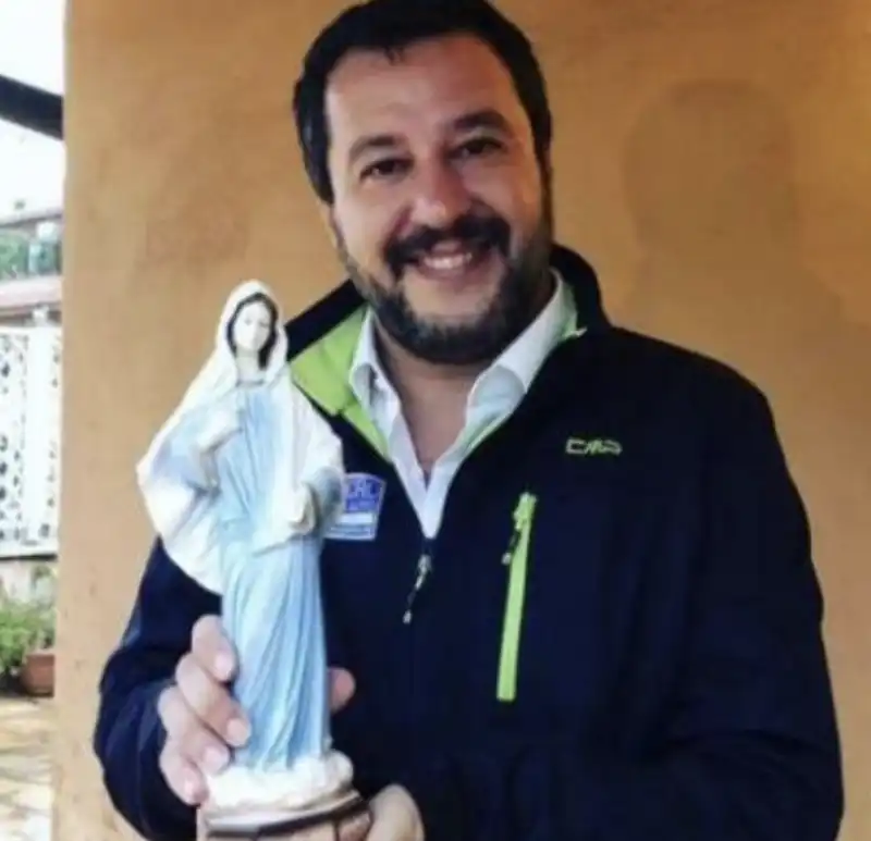 matteo salvini e la madonna 2