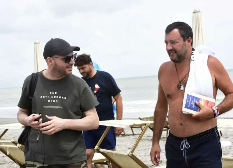 matteo salvini e lorenzo fontana in spiaggia a milano marittima