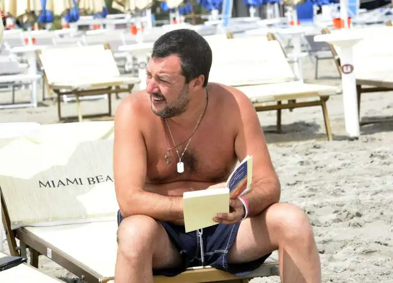 matteo salvini in spiaggia a milano marittima 4