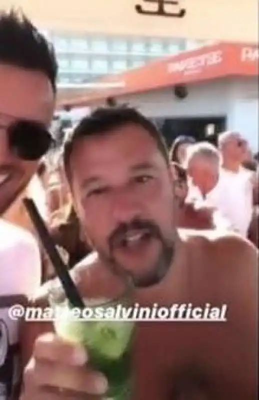 matteo salvini mojito al papeete