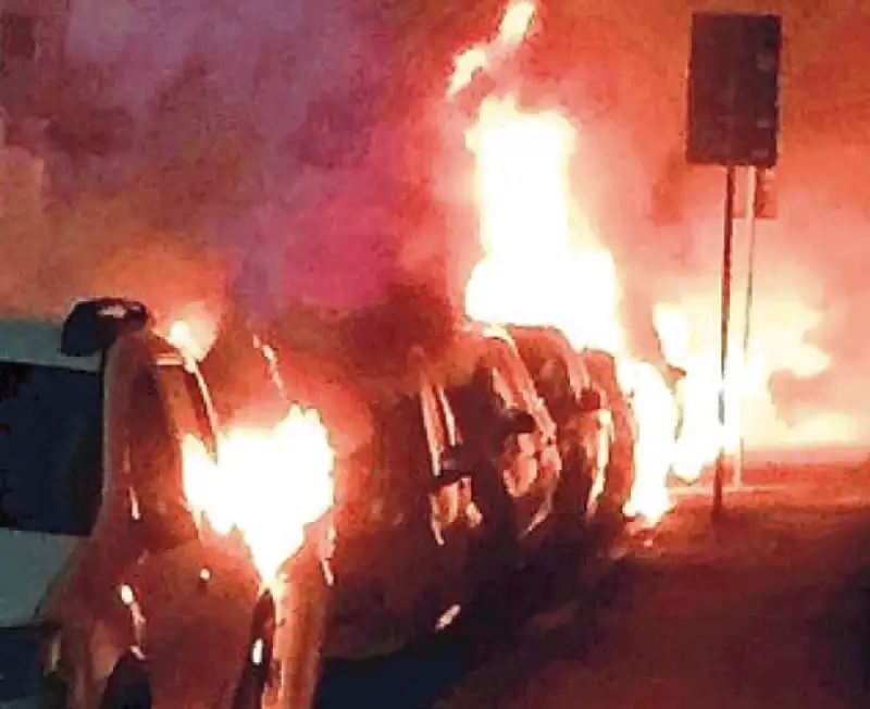 milano, auto incendiate dal piromane del fanalino