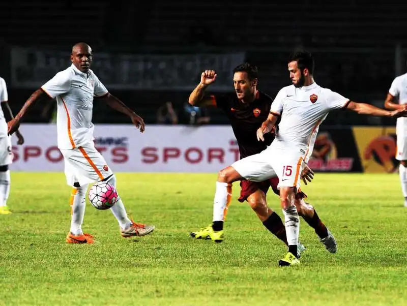 miralem pjanic e francesco totti in allenamento