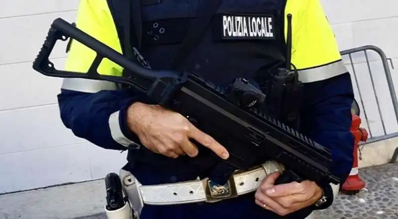 mitraglietta glock per i vigili urbani di solesino 3