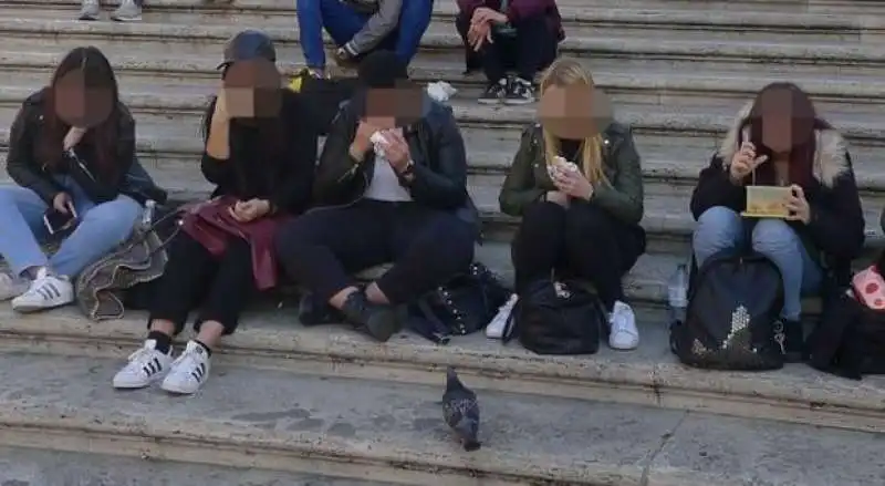 picnic sulla scalinata di trinita' dei monti