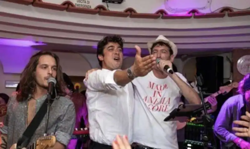 riccardo scamarcio all'anema e core di capri 2