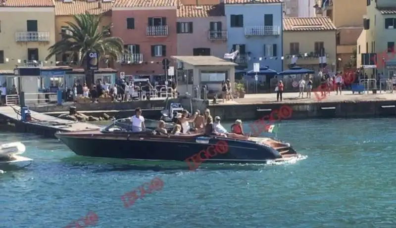 richard gere in barca all'isola del giglio 1