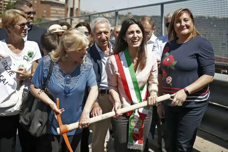 roma, virginia raggi da' il via la demolizione della tangenziale est 2