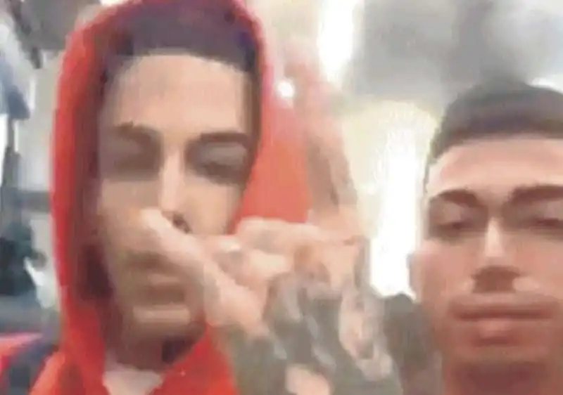 sfera ebbasta con ugo di puorto, uno dei ragazzi della banda dello spray di corinaldo 3