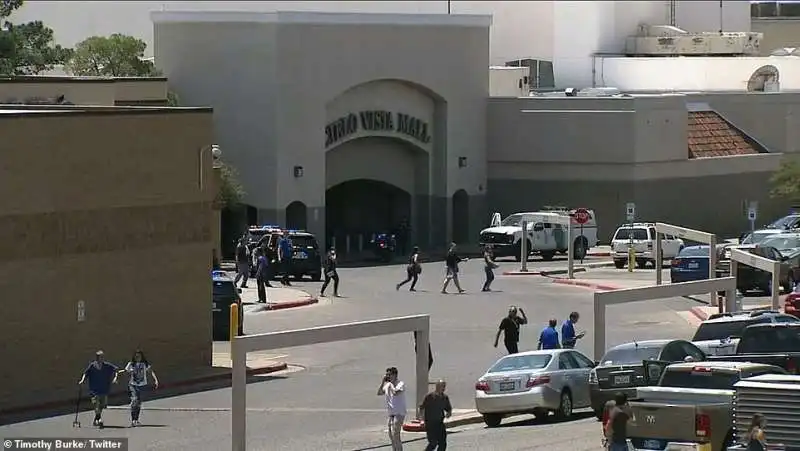 sparatoria al cielo vista mall di el paso