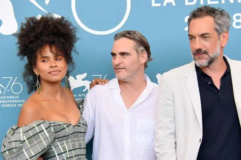 zazie beetz, joaquin phoenix, todd phillips