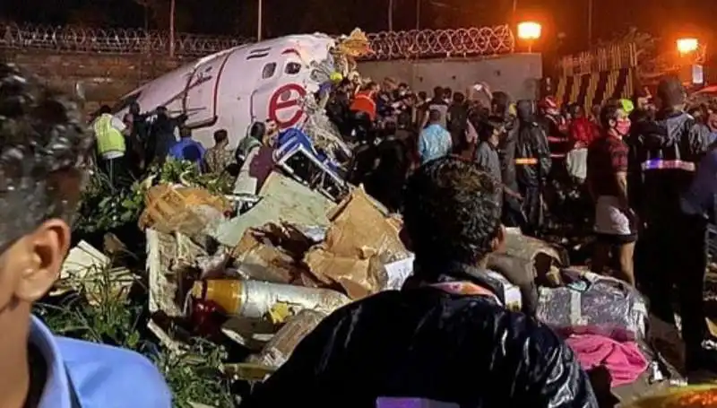 aereo precipitato a kerala, in india 4