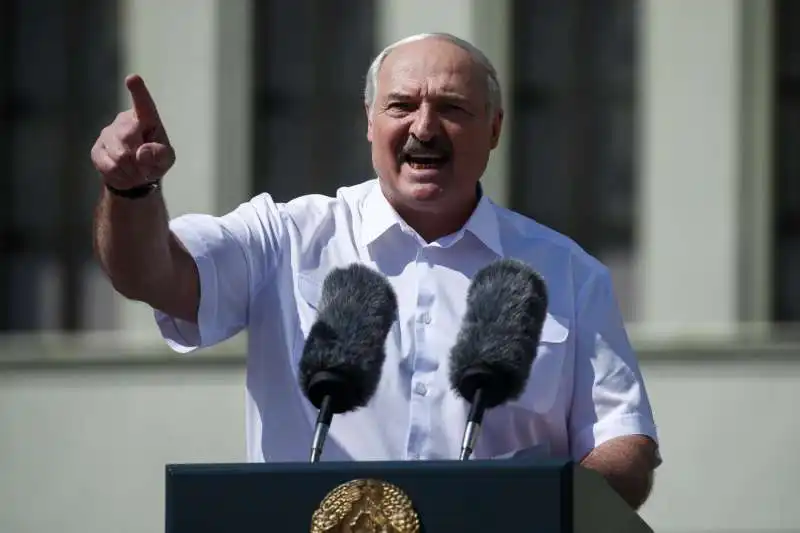 aleksandr lukashenko in piazza 5