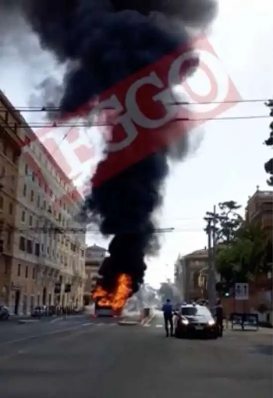 atac   bus 19 in fiamme