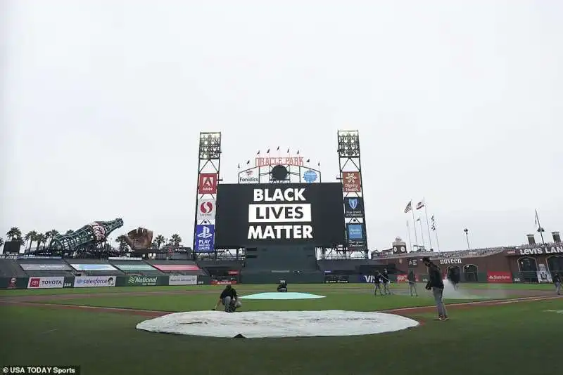 black lives matter   campo di baseball