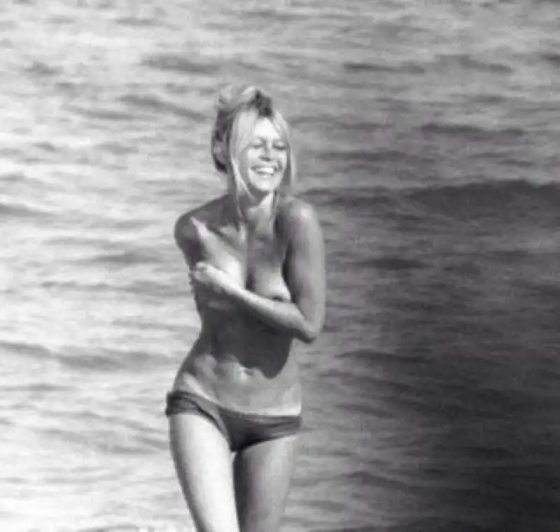 brigitte bardot topless 3