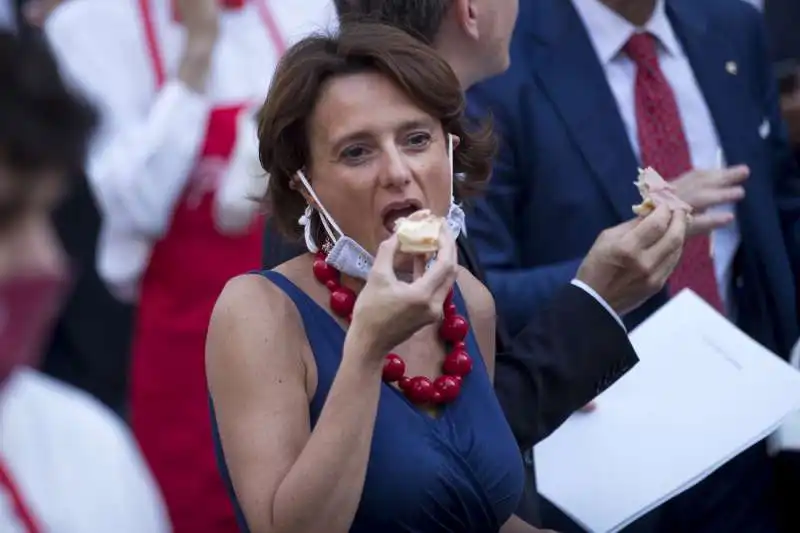 elena bonetti e la pizza