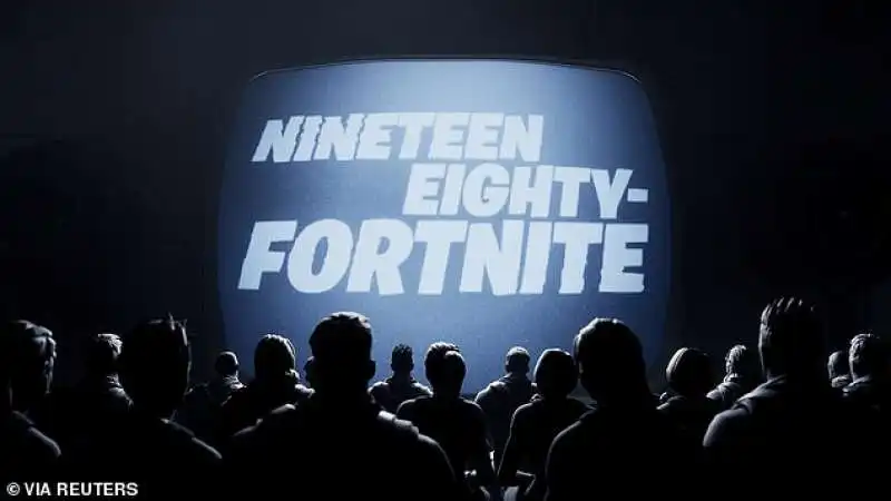 fortnite contro apple scimmiotta lo spot 1984 