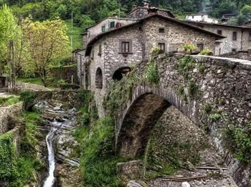 il ponte di fabbriche di vallico 1