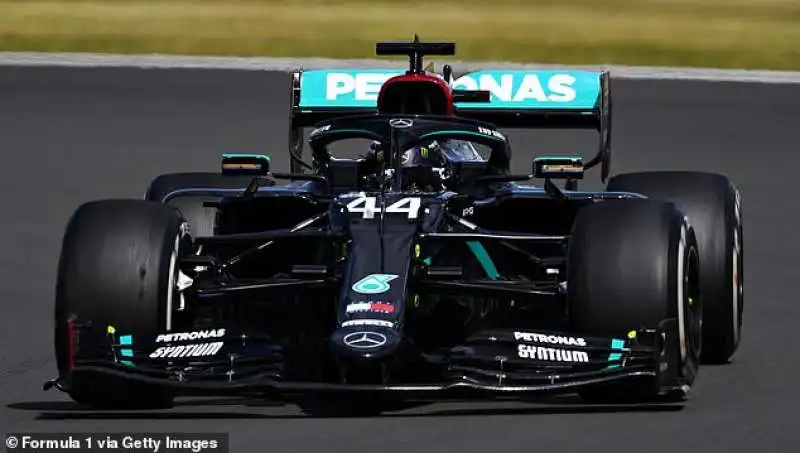 lewis hamilton vince a silverstone 1