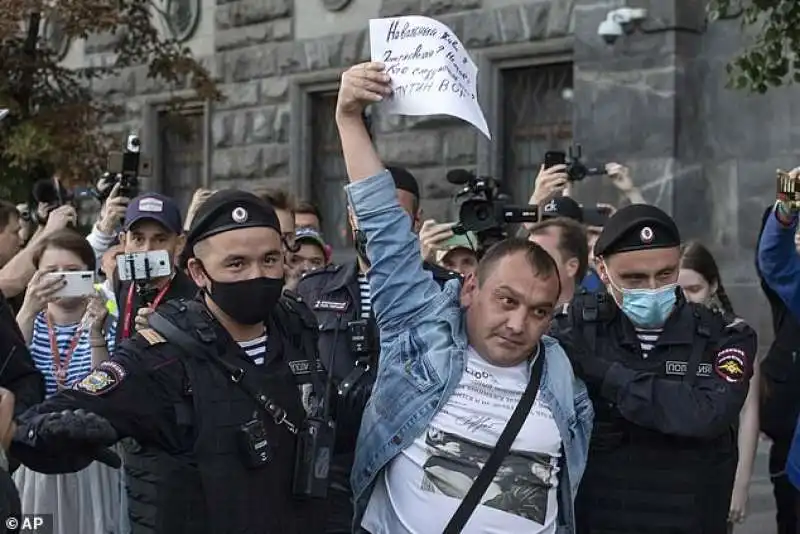 manifestante pro navalny arrestato a mosca