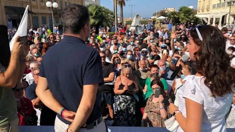 MATTEO SALVINI E SUSANNA CECCARDI A VIAREGGIO