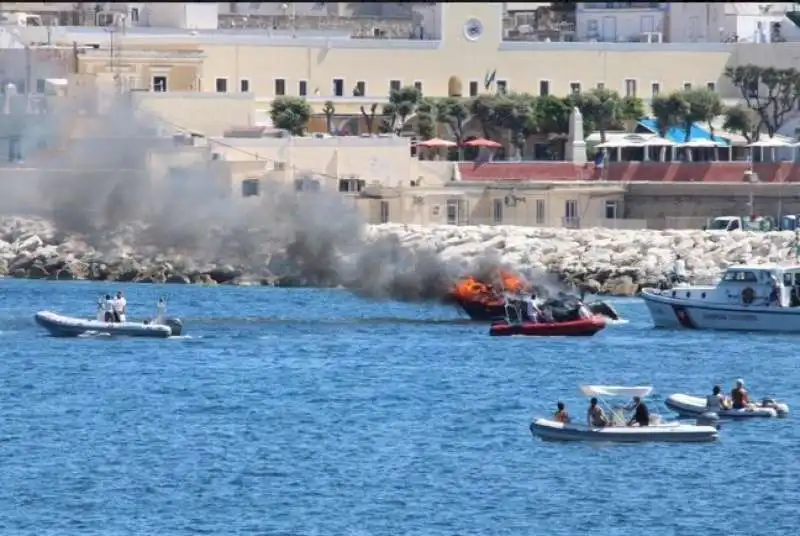 motoscafo esploso a ponza 11