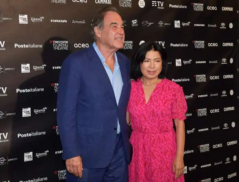 oliver stone e la moglie sun jung jung  foto di bacco (2)