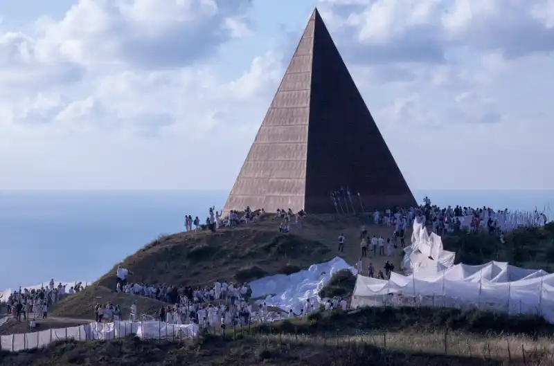 piramide della luce 2