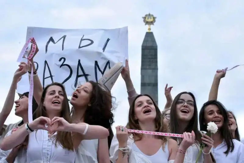 proteste donne in bianco a minsk 3