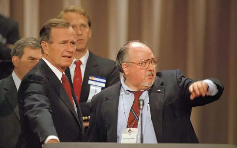 roger ailes e george bush