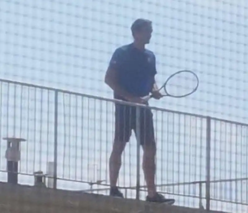 roger federer nel terrazzo di carola e vittoria a finale ligure