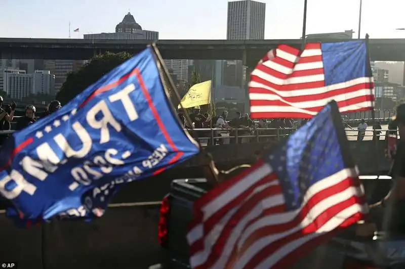 scontri a portland tra supporter di trump e black lives matter 1