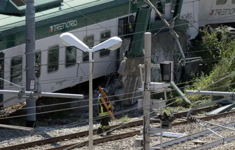 treno deraglia a carnate 